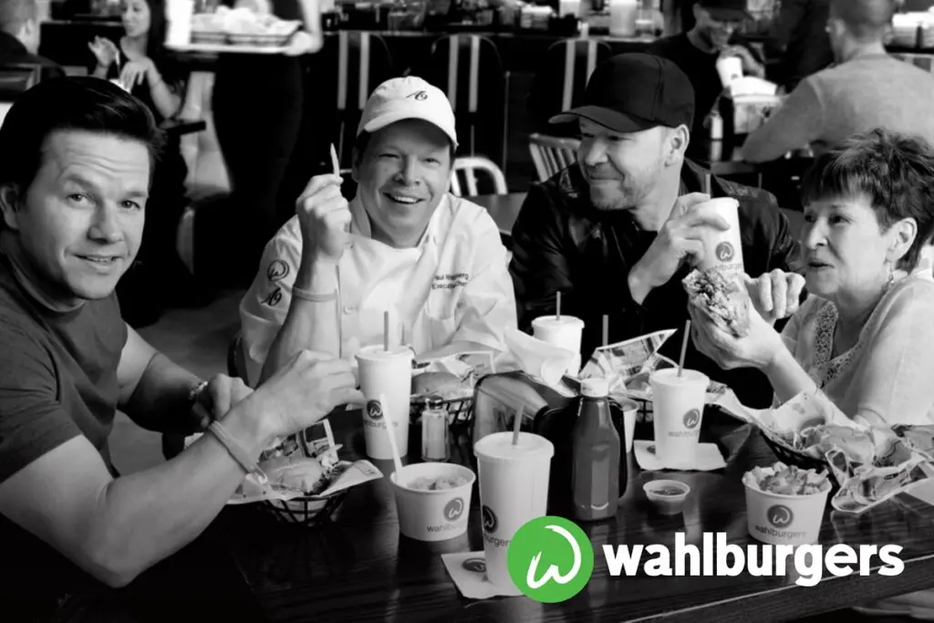Wahlburgers - Mark Wahlberg, Chef Paul Wahlberg, Donny Wahlberg, Alma Wahlberg