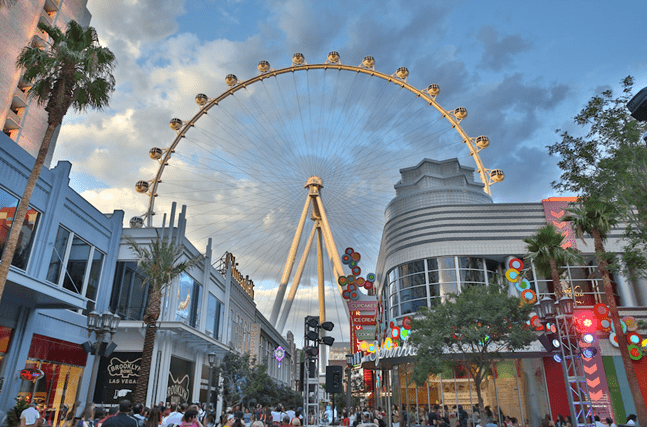 The LINQ Promenade Has 12 Locations to Watch Football