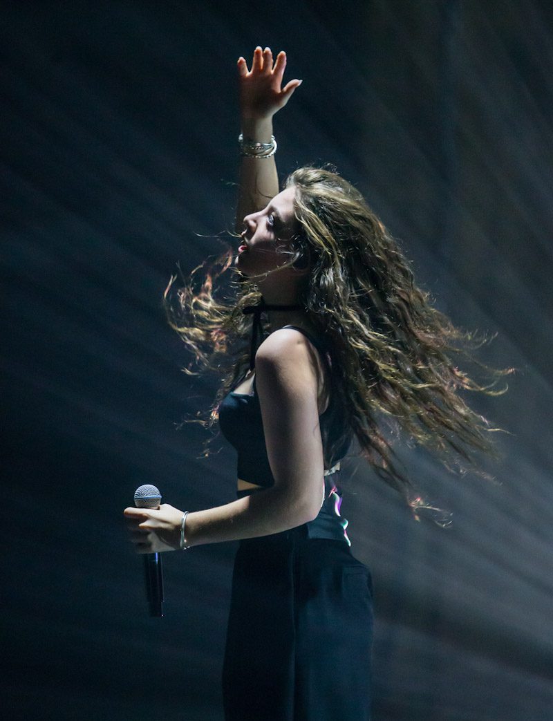 LORDE Performing at The Joint