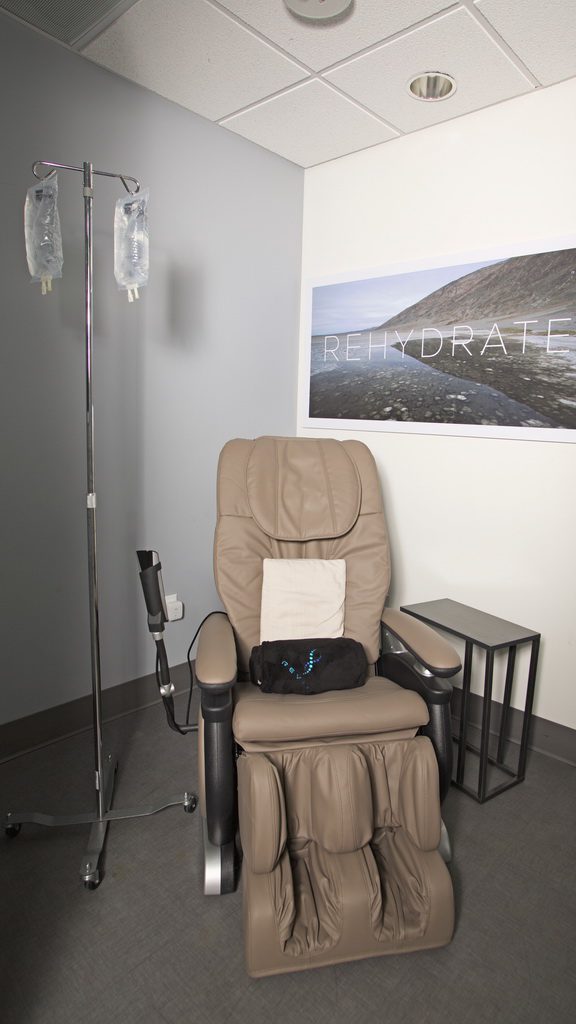 REVIV Las Vegas single room with massage chair