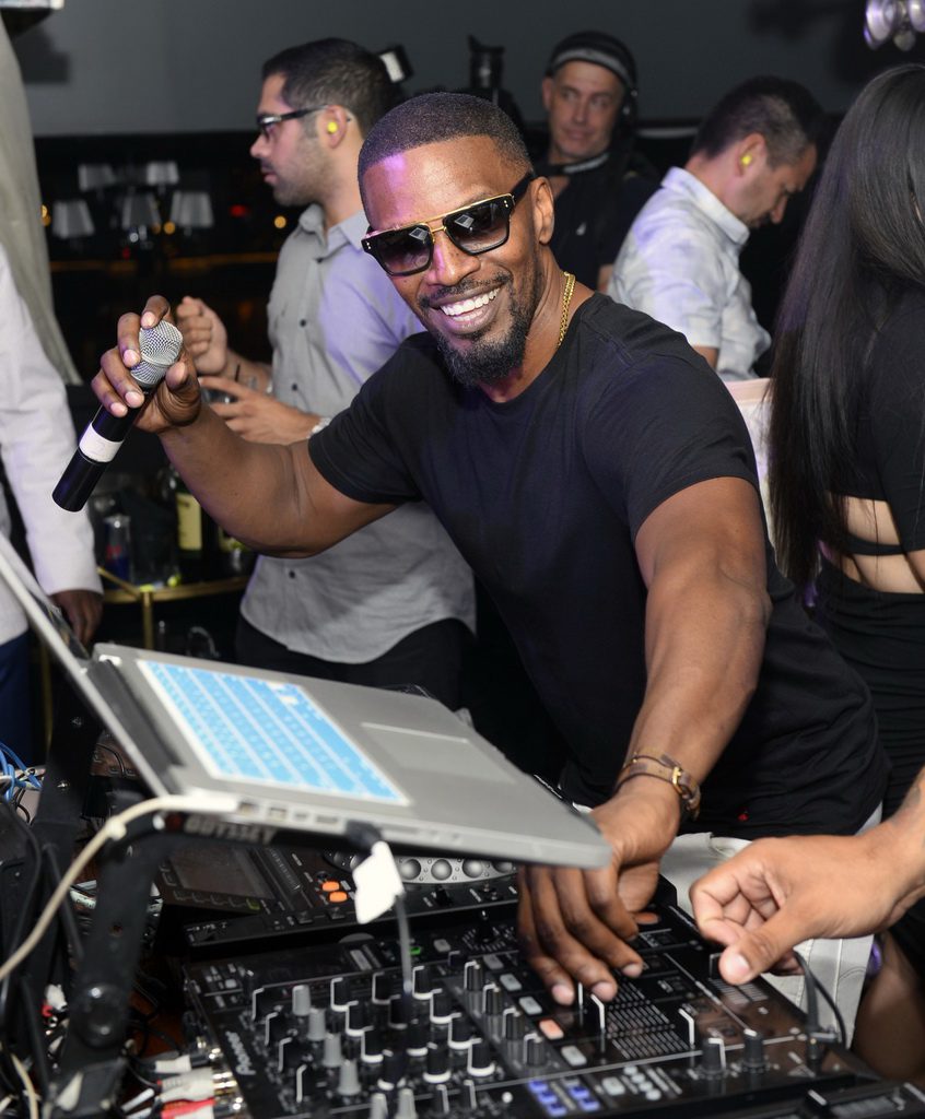 Jamie Foxx takes over the turntables at Hyde Bellagio