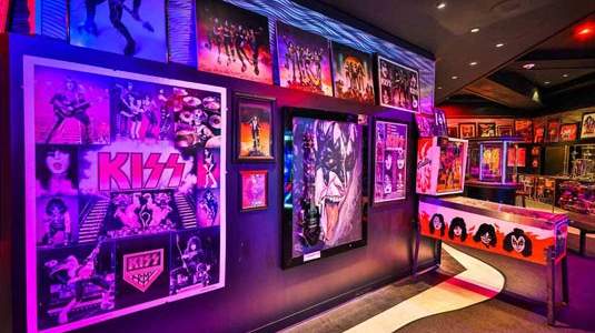 Kiss-By-Monster-Mini-Golf-Museum