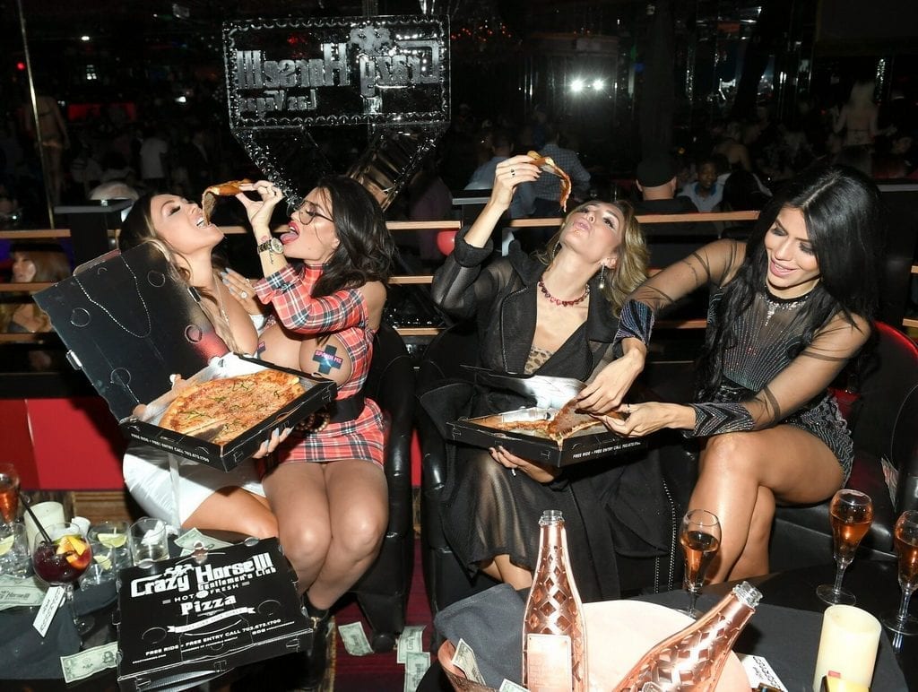 Jen Harley, Toochi Kash, Farrah Abraham, and Larissa Lima Eating Crazy Horse 3 Pizza