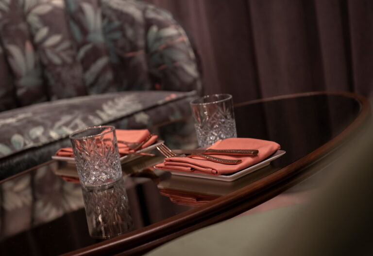 Bugsy Meyers Steakhouse 14 768x528