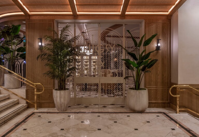 Bugsy Meyers Steakhouse 19 768x528