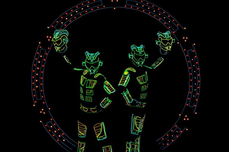 iLuminate Show Photo 9 768x511