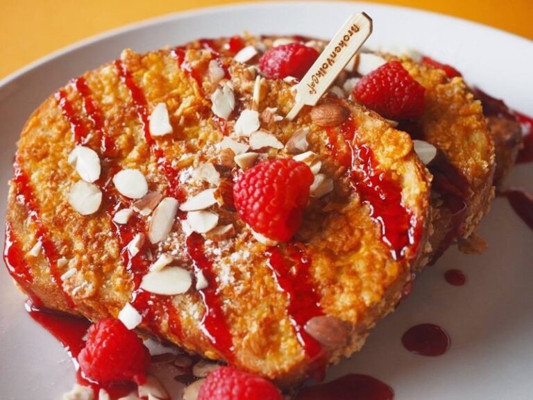 1241 Crunchy French Toast at The Broken Yolk Cafe 768x576