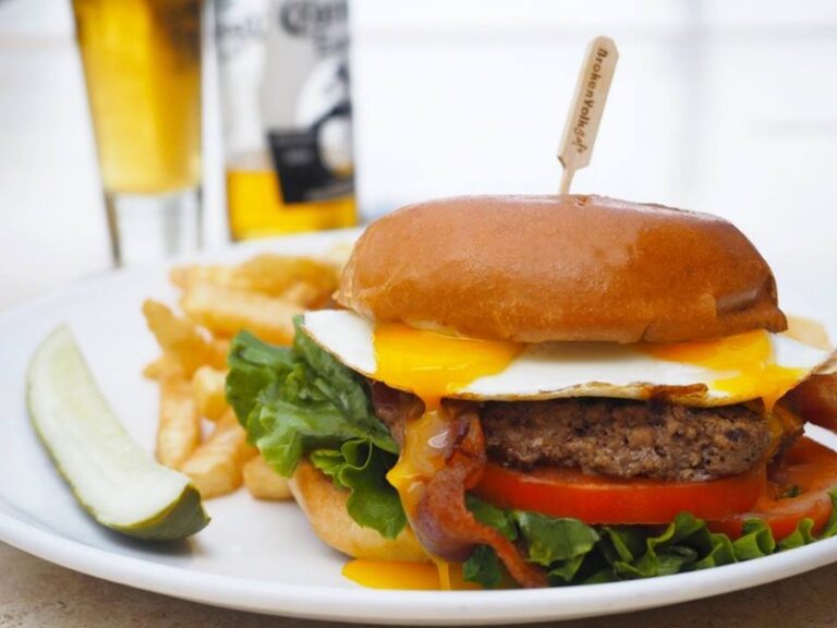 1241 Good Morning Burger at The Broken Yolk Cafe 768x576