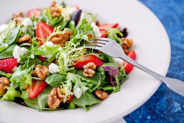 1241 Very Berry Salad at The Broken Yolk Cafe 768x511
