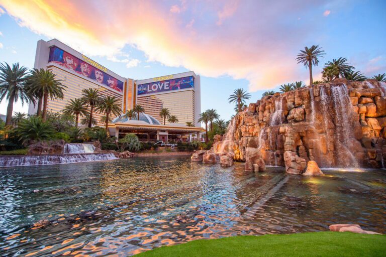 The Mirage Las Vegas Hotel – 1st Las Vegas Mega Resort
