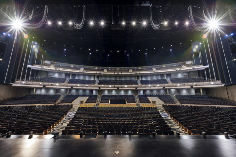 Resorts World Theatre Center Stage 768x512