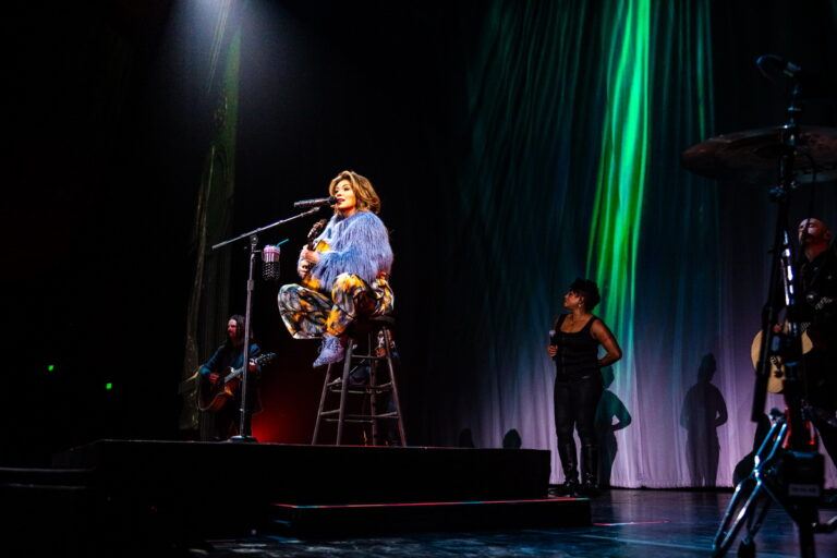 Shania Twain Lets Go Show Photos 02 1 768x512