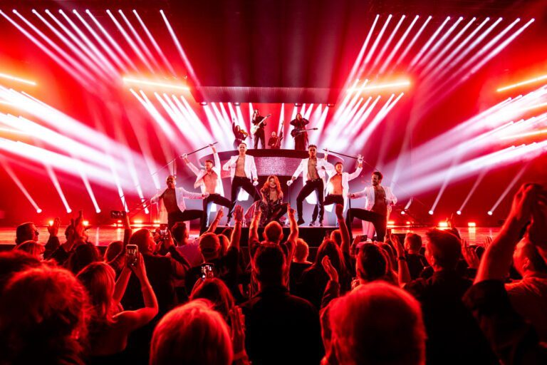 Shania Twain Lets Go Show Photos 03 768x512