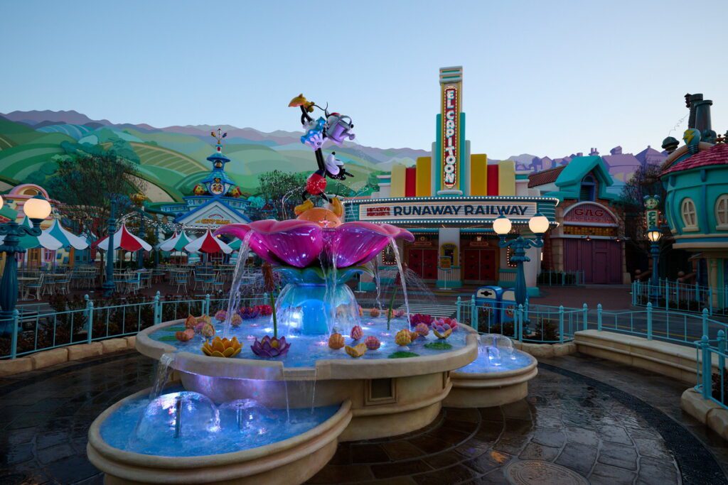Mickeys Toontown - Mickey’s Fountain in CenTOONial