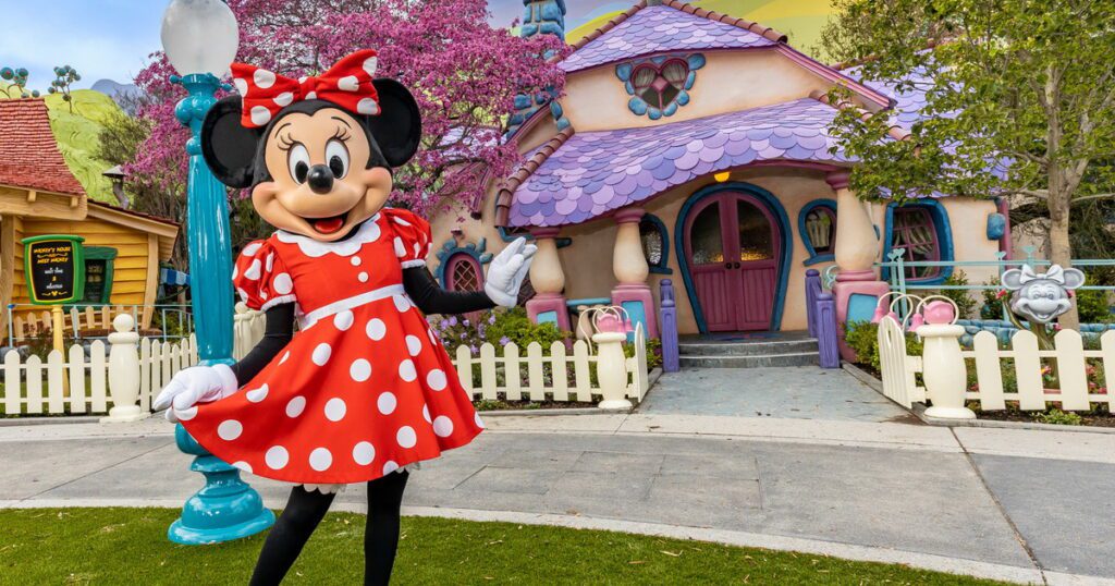 Mickeys Toontown - Minnie Mouse House - Featured