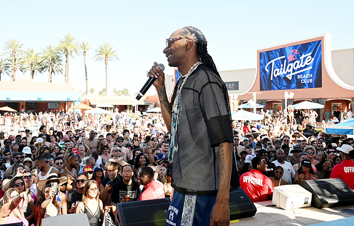 Tailgate Beach Club Snoop Dogg Performance Photos at Grand Opening