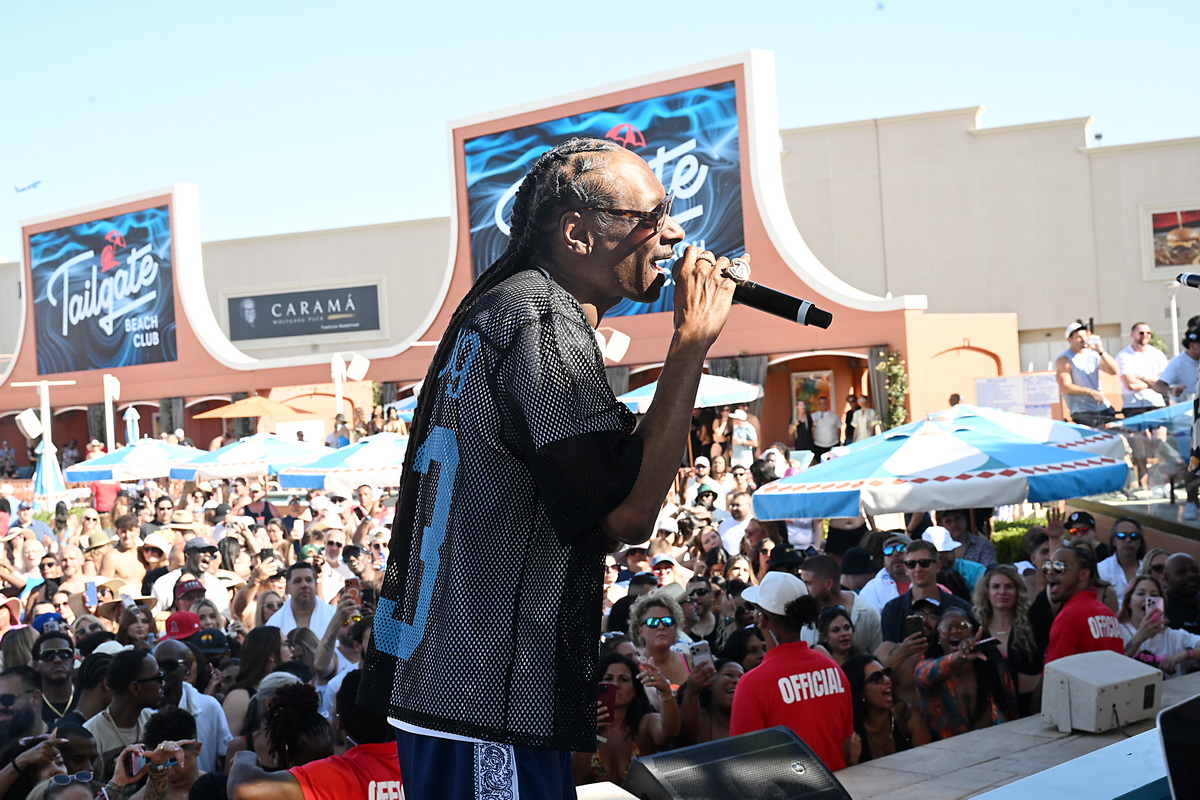 Tailgate Beach Club Snoop Dogg Performance Photos at Grand Opening