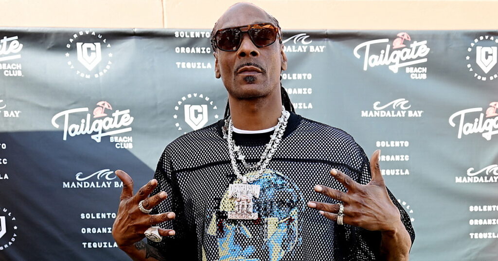Tailgate Beach Club Snoop Dogg Red Carpet Photo